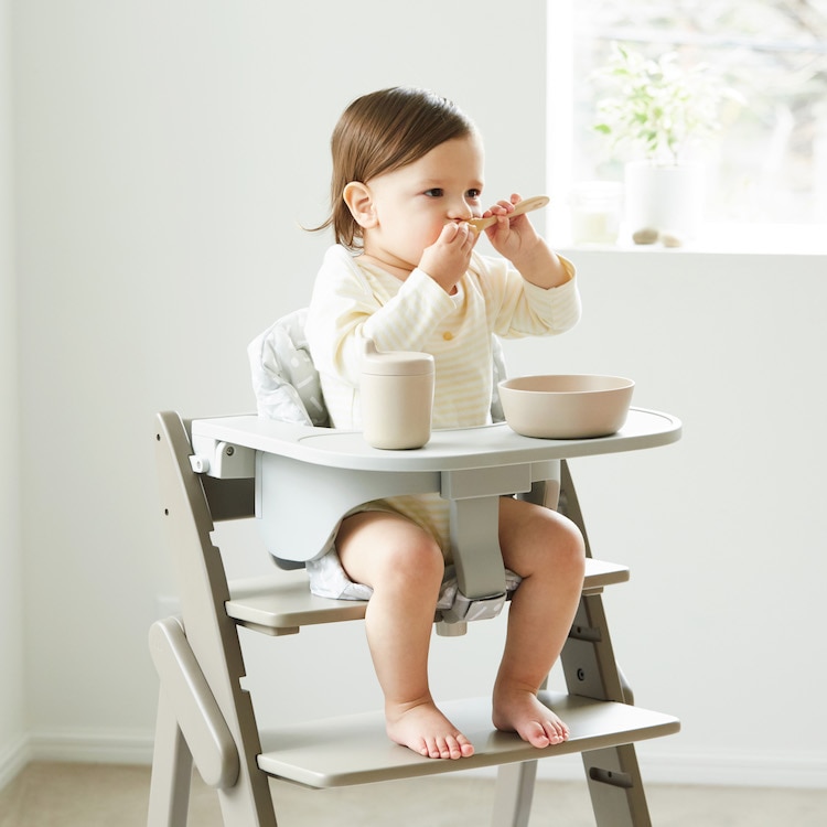 モジ イッピー コージィ ベビーチェア アーモンド色 折りたたみ式 キッズチェア イッピー コージィ チェア | モジ(moji) | リグナ通常品 | おしゃれな